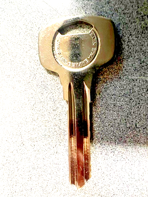 YALE RESIDENTIAL KEYBLANK  PARA  Y2 6 PIN  YALE LOGO  (1 CUT)