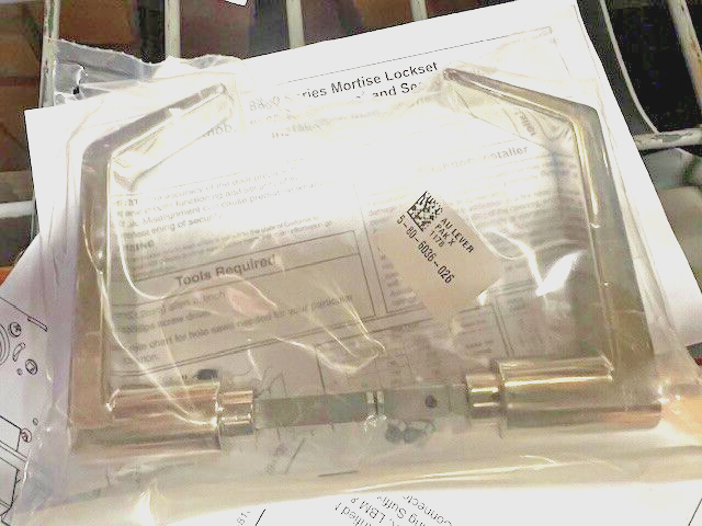 ACCENTRA YALE AU 904 X 905 AUGUSTA HANDLE SET W/ SPLIT SPINDLE US26 POL CHROME