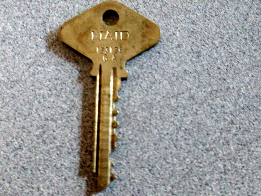 LOCKSPORT VINTAGE EATON, YALE & TOWNE MAID KEY RARE