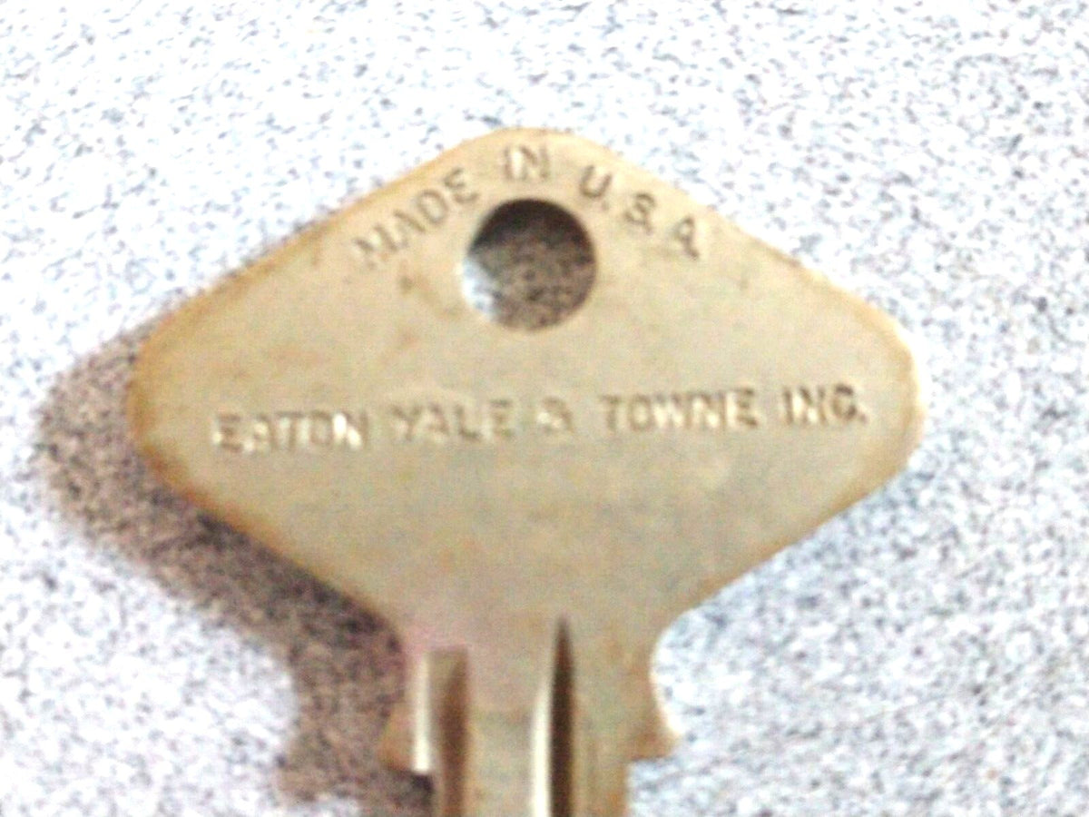 LOCKSPORT VINTAGE EATON, YALE & TOWNE GUEST KEY