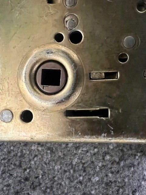 YALE 8705 KK MORTISE LOCK BODY ONLY STOREROOM FOR  KNOB  SPINDLE TRIM HANDED