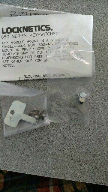 SCHLAGE BY LOCKNETICS 653-05 KEYSWITCH SPDT MOMENTARY SWITCH SINGLE DIRECTN NOS