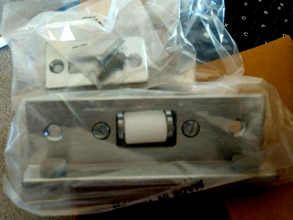 HAGER 318S US26D HEAVY DUTY ROLLER LATCH