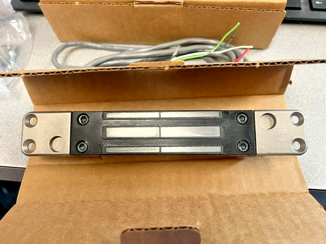 SECURITRON SAM2C-24 SHEER MAG LOCK  600 LBS 24VDC