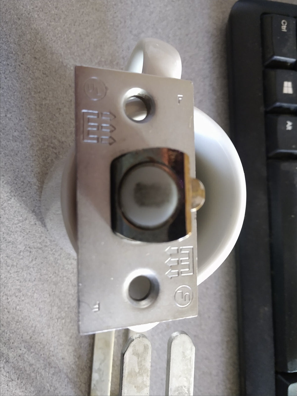 USED EMHART CORBIN RUSSWIN UL DEAD LATCH 2 3/4" BS US26D (FOR OLDER KNOBS)