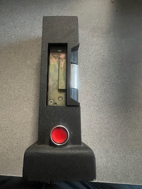 ADAMS RITE / HES 7100 DEMONSTRATOR UNIT DURO 24VAC/ 12VDC FAIL SECURE USED