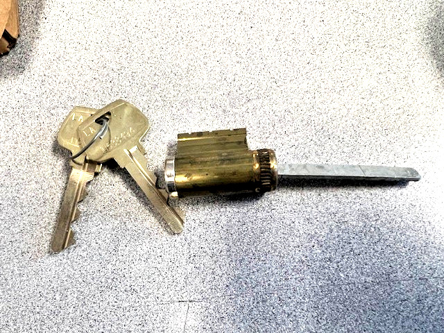 SARGENT 487 DEADBOLT US26D LA KEYWAY (MISSING CONNECTING SCREWS)