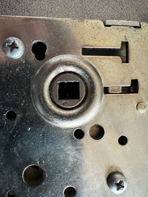 USED YALE 8607FL FOR OLD KNOB SPINDLE TRIM ENTRY BODY ONLY (WILL HAND SEE CHART)