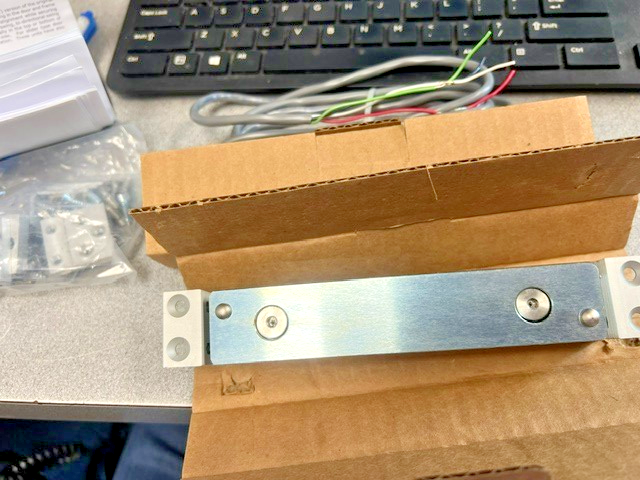 SECURITRON SAM2C-24 SHEER MAG LOCK  600 LBS 24VDC