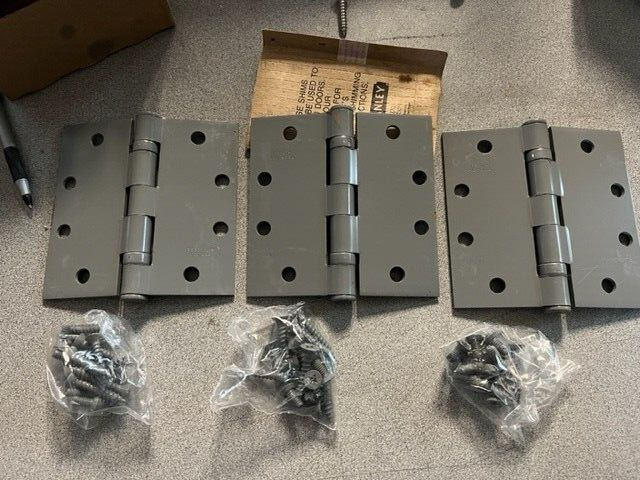BOX OF 3 STANLEY HINGES FBB179 NRP USP 4 1/2 X 4 1/2 AKA 06-8851 PRIME COAT