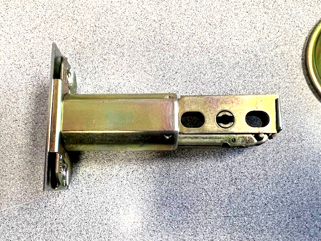 SARGENT 487 DEADBOLT US26D LA KEYWAY (MISSING CONNECTING SCREWS)