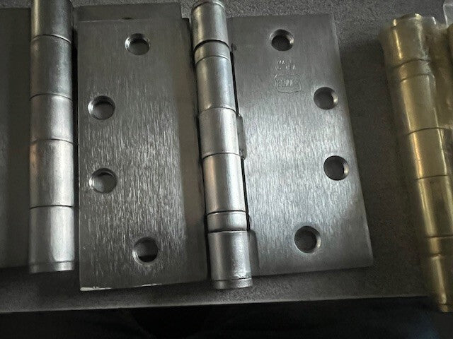 LOT OF 17 COMMERCIAL GRADE HINGES FOR COMMERCIAL DOORS