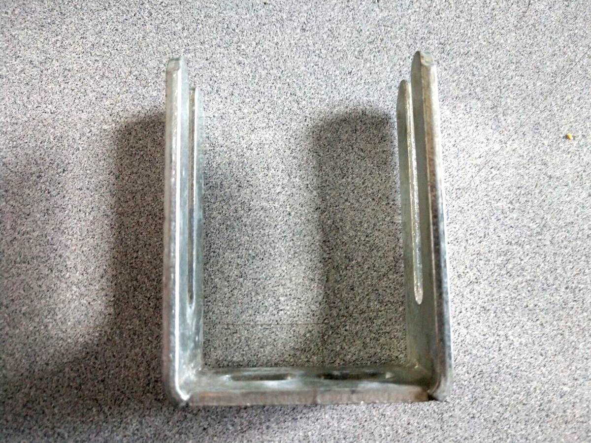 COMMERCIAL BATHROOM PILASTER U ANCHOR  (LESDS FASTENERS)