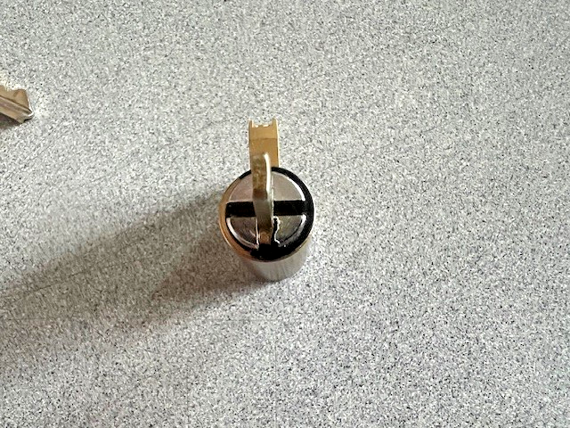 KEY IN KNOB/LEVER REPLACEMENT LOCK CYINDER "C" 6 PIN KEYED RANDOM VER/HOR