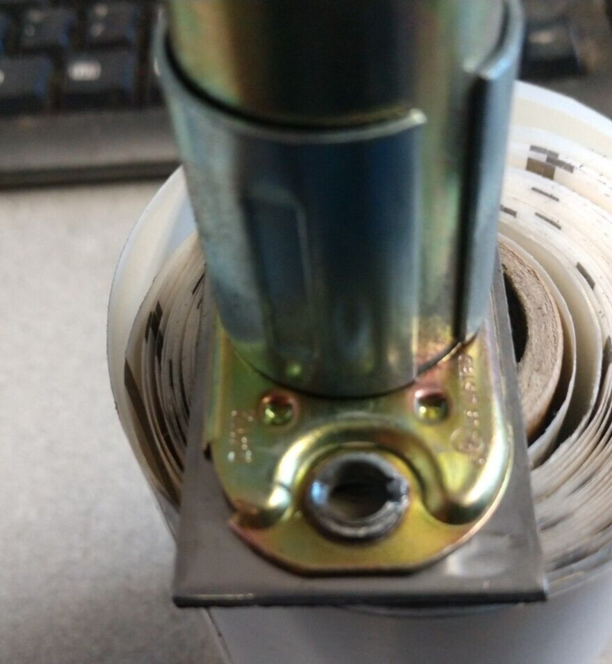 FALCON LOCK UL SPRING LATCH 2 3/4" BACKSET (LOOK CLOSELY)