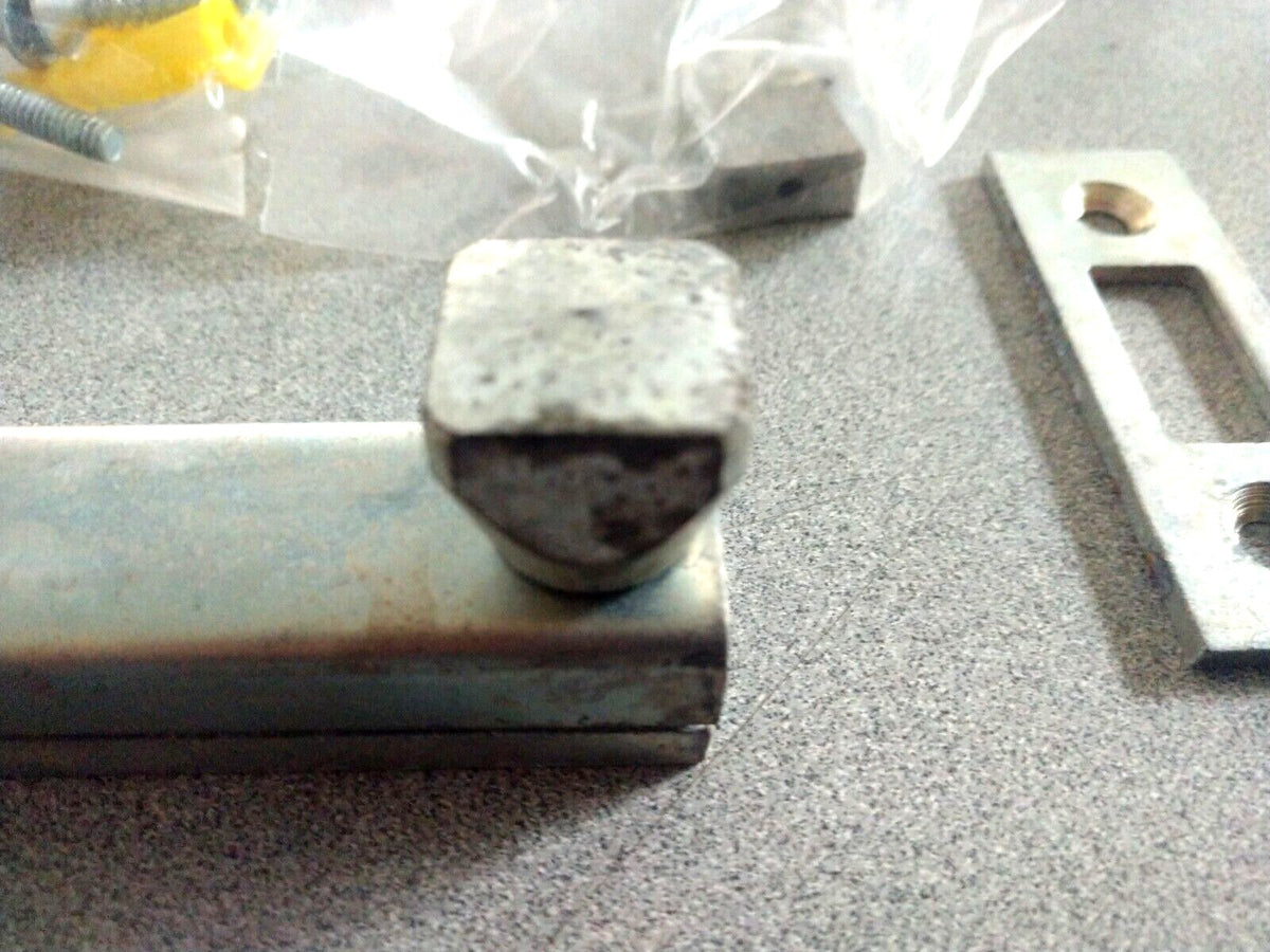 GJ 1631 - US2G SURFACE SLIDE BOLT WITH FLOOR STRIKE UL HEAVY DUTY MARK USED