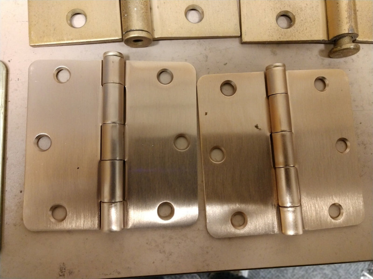 HANDYMAN ASSORTMENT OF 23 RESIDENTIAL & COMMERCIAL DOOR HINGES