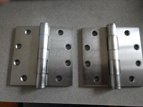 2 EACH STANLEY CB168 4 1/2" X 4 1/2" US26D HEAVY WEIGHT HINGES