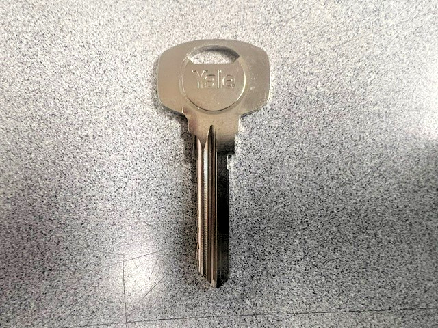 YALE RESIDENTIAL KEYBLANK  PARA  Y2 6 PIN  YALE LOGO  (1 CUT)