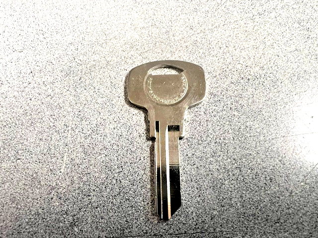 YALE RESIDENTIAL KEYBLANK AR1 5 PIN ARROW KEYWAY WITH YALE LOGO BOX