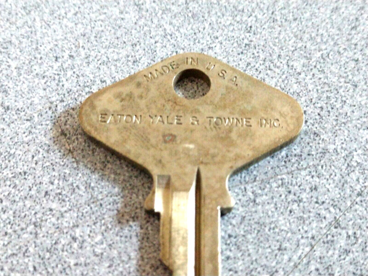 LOCKSPORT VINTAGE EATON, YALE & TOWNE HOUSEKEEPER KEY RARE
