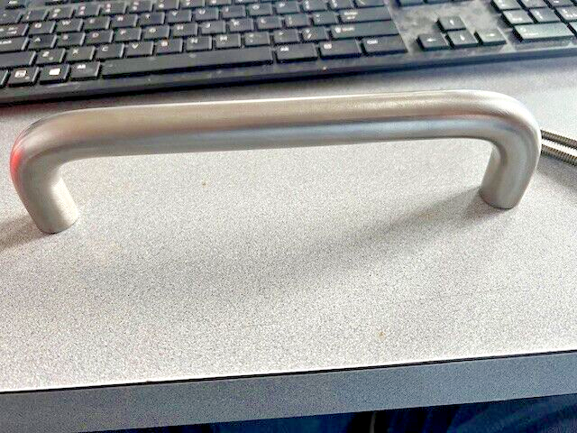COMMERCIAL DOOR PULL 8 INCH X 3/4" US32D SATIN STAINLESS STEEL