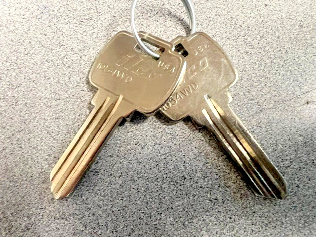 ILCO KEY BLANK 1054 WD (2 EACH) **READ**