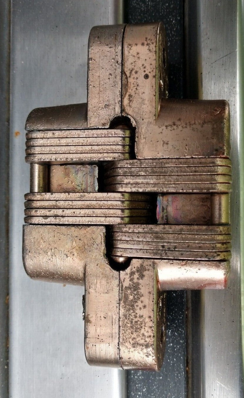 SOSS 218 US10 Mortise Mount Invisible Hinge w/8 Holes, Zinc, BRONZE USED