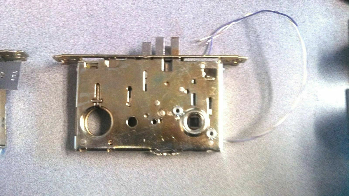 Locksmith INTERGRATOR YALE 8733 FL REX US26D BODY STOREROOM HANDED RH