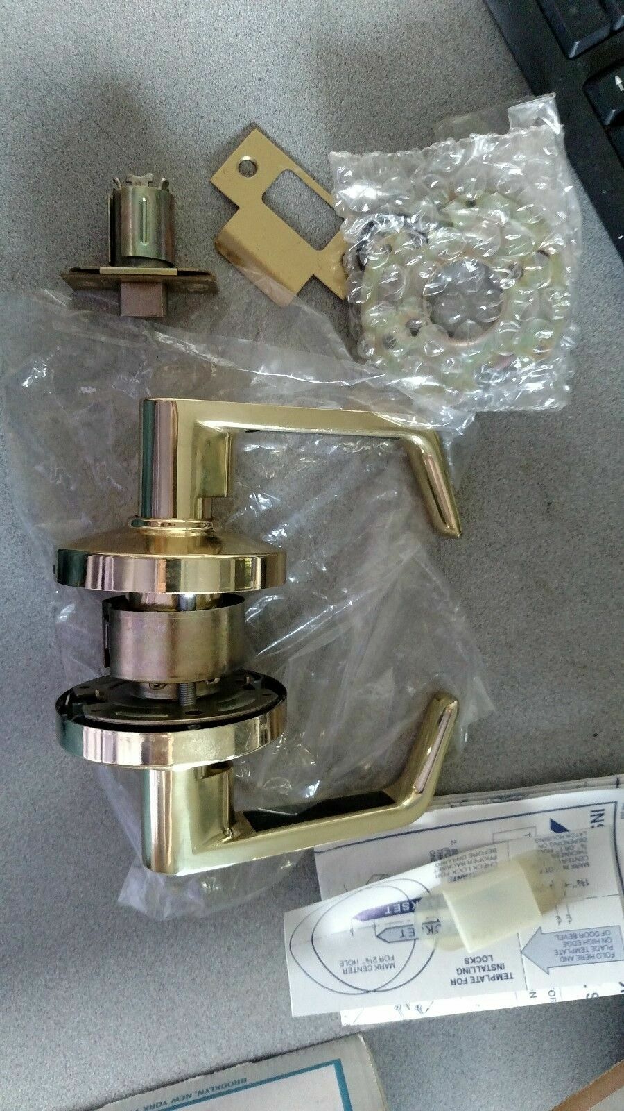 LOCKSMITH ARROW ML 02  SR 3 PRIVACY LEVER GRADE 2 2 3/8" BS POLISHED BRASS US3