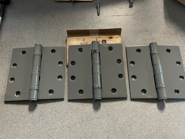 BOX OF 3 STANLEY HINGES FBB179 NRP USP 4 1/2 X 4 1/2 AKA 06-8851 PRIME COAT