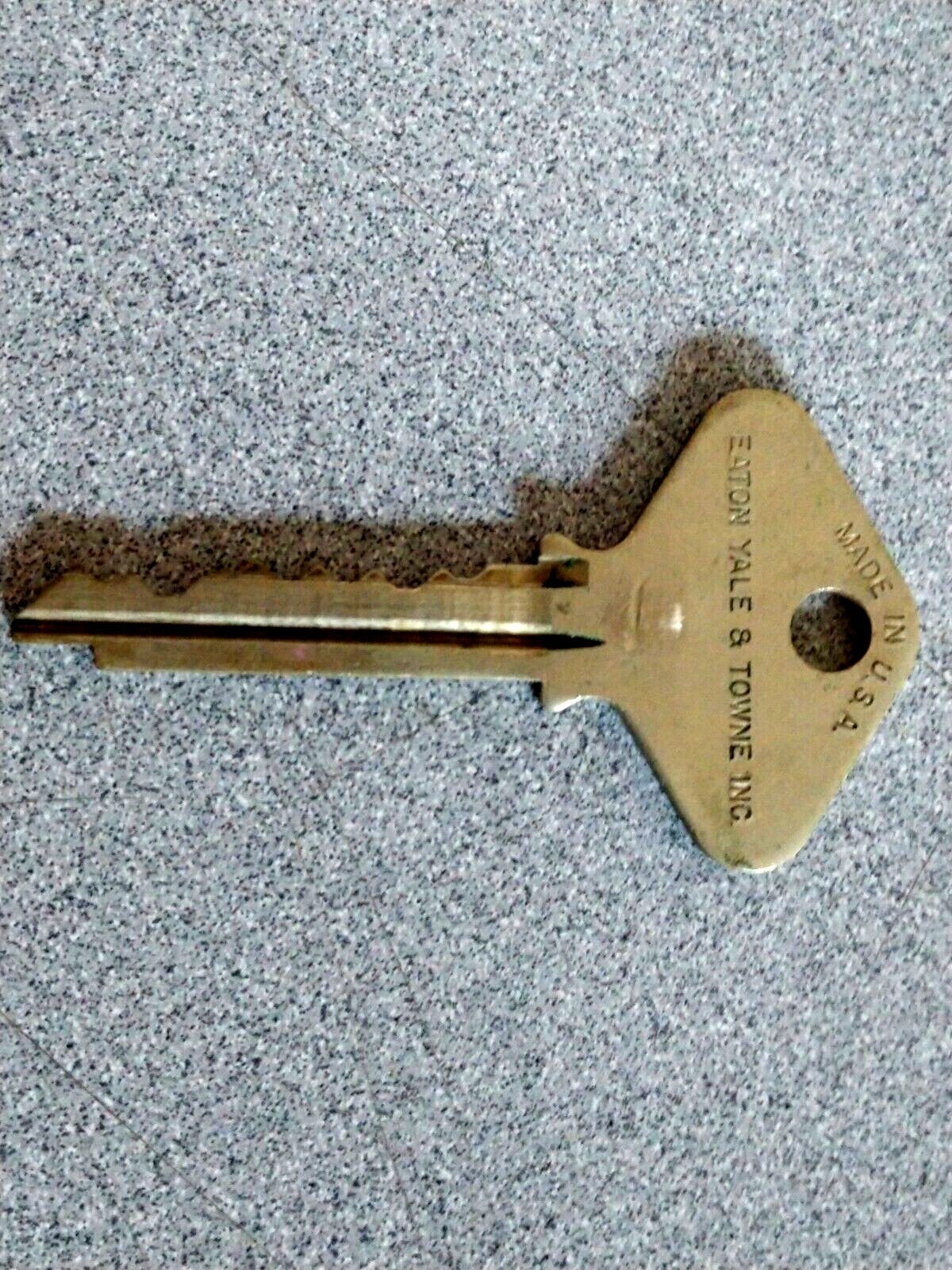 LOCKSPORT VINTAGE EATON, YALE & TOWNE MAID KEY RARE