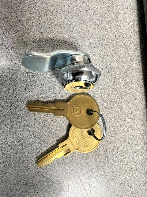 ALLTRONICS CAM LOCK 1/4" CLEARANCE WITH 2 KEYS