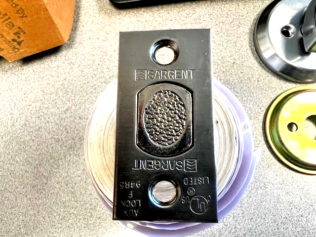 SARGENT 487 DEADBOLT US26D LA KEYWAY (MISSING CONNECTING SCREWS)