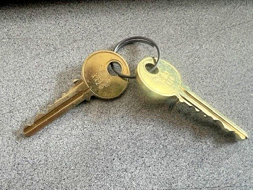 1 PAIR OF 2 YALE ACCENTRA ORIGINAL  RN11 GA CUT KEYS CUT IN PAIRS  KR (READ)