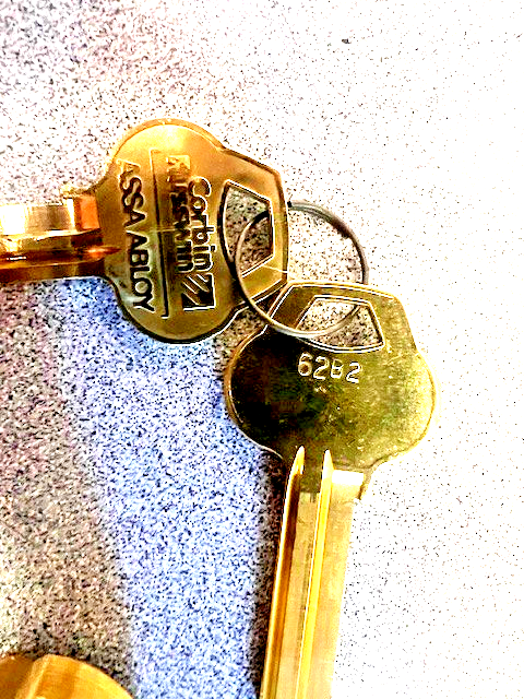 CORBIN RUSSWIN 1000-114-626 62B2 KEYWAY O-BITTED WITH 2 KEY BLANKS