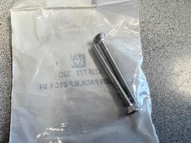 Corbin Russwin 433F77 US32D FOR ML2000 & ML2200 Escutheon Throughbolt Packet