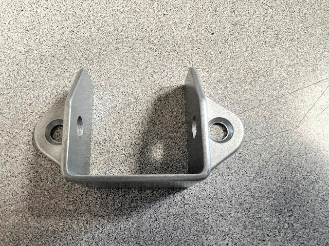 GENERAL PARTITIONS 4340 .PA HEADRAIL BRACKET FOR COMMERCIAL BATH STALLS
