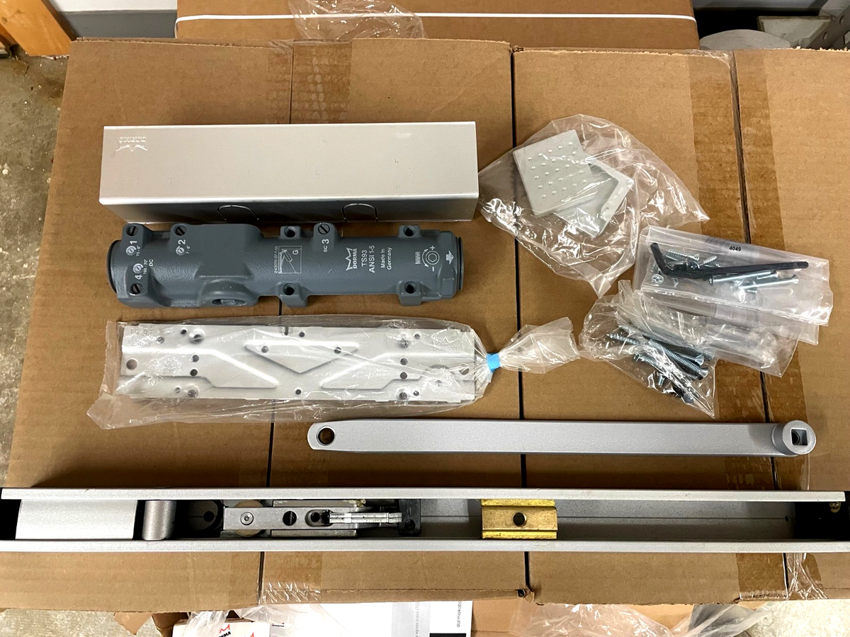 DORMA TS93-1 EMF PT CONT 24V SN3 689 ALUMINUM NOS