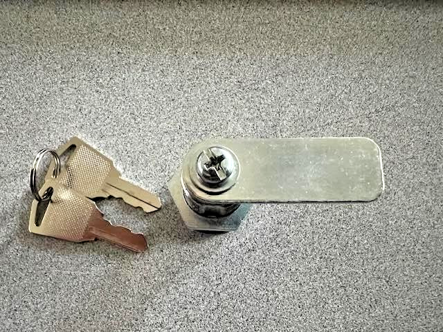 CABINET DOOR LOCK / CAM LOCK STRAIGHT CAM 1 1/2" DEEP US26D