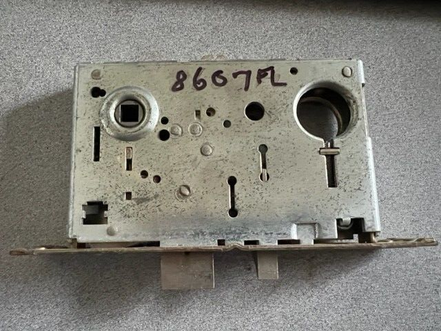 USED YALE 8607FL FOR LEVER TRIM ENTRY BODY ONLY (WILL HAND SEE CHART)